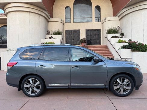 Used 2016 Nissan Pathfinder Platinum w/ Cargo Package image 7