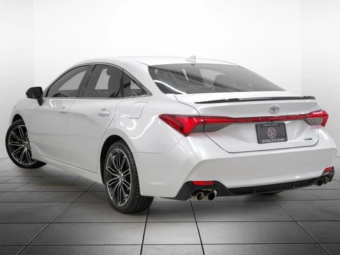 Used 2019 Toyota Avalon XSE image 11