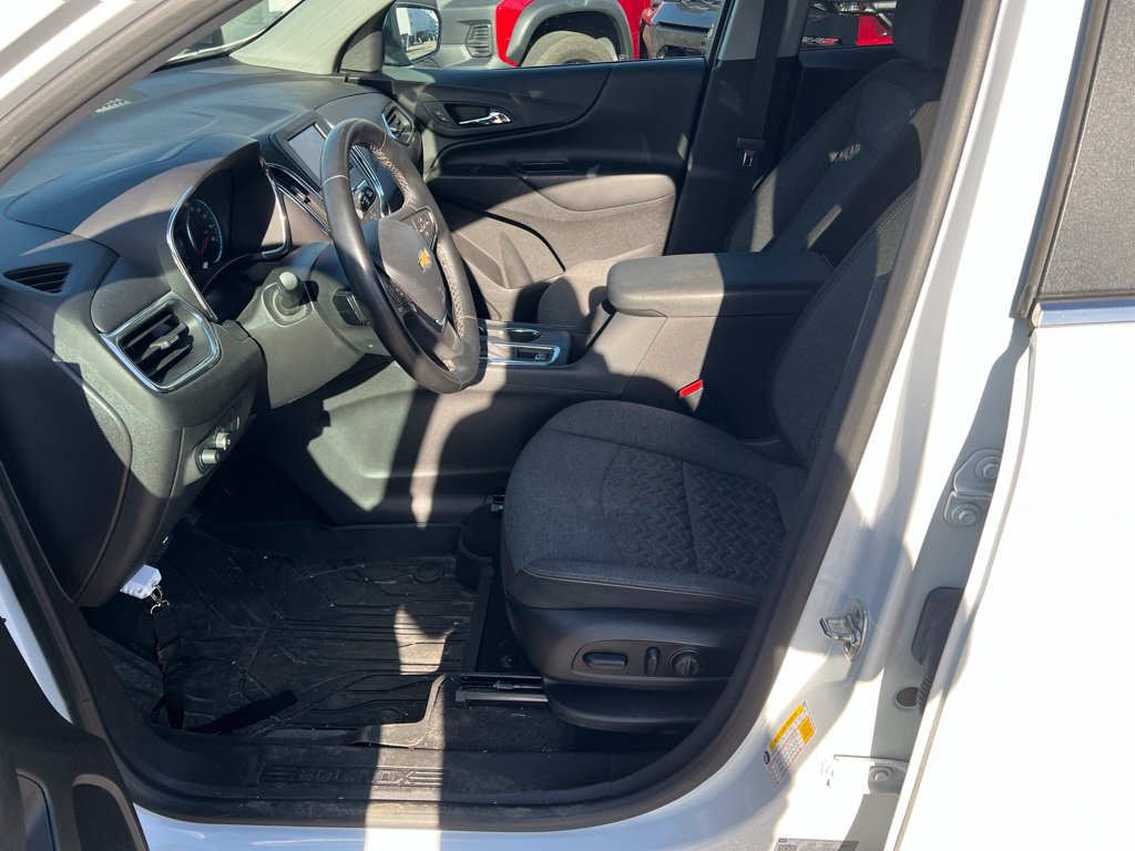 Used 2024 Chevrolet Equinox LT w/ LPO, Floor Liner Package FWD image 4