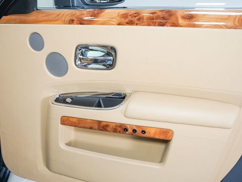 Used 2011 Rolls-Royce Ghost RWD image 31