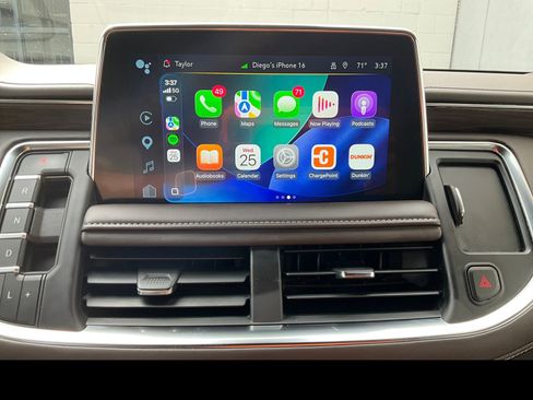 Used 2023 Chevrolet Suburban Z71 w/ Luxury Package AWD/4WD image 5