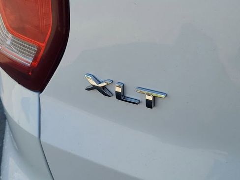 Used 2019 Ford Explorer XLT w/ Equipment Group 202A AWD/4WD image 6
