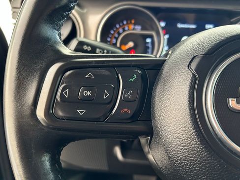 Used 2022 Jeep Gladiator Willys image 35