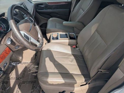 Used 2014 Chrysler Town & Country Touring-L w/ Driver Convenience Group image 15