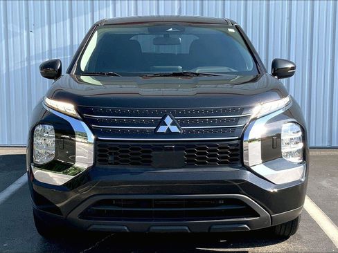 Used 2022 Mitsubishi Outlander ES AWD/4WD image 3