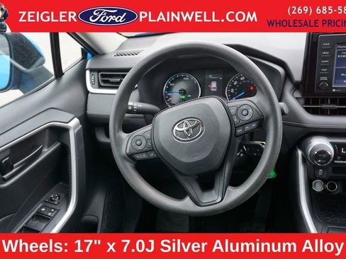 Used 2021 Toyota RAV4 LE image 13