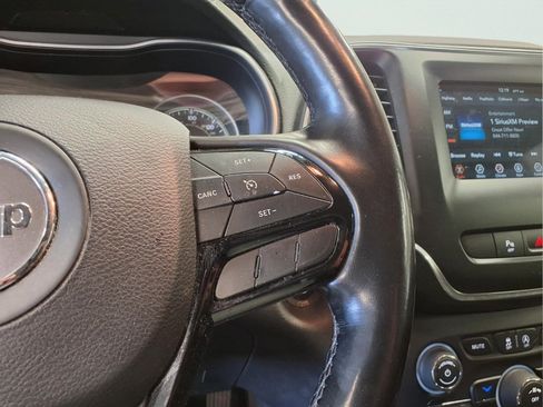 Used 2021 Jeep Cherokee Latitude Plus AWD/4WD image 13