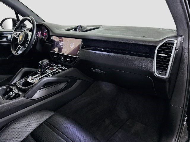 Used 2023 Porsche Cayenne w/ Premium Package AWD/4WD image 28