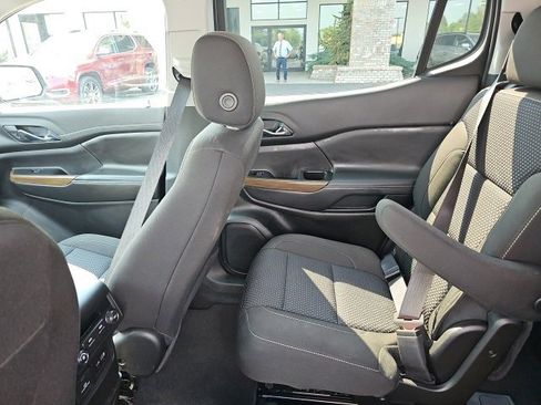 Used 2023 GMC Acadia SLE w/ Driver Convenience Package image 8