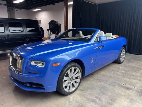 Used 2017 Rolls-Royce Dawn Base image 2
