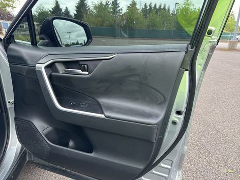 Used 2023 Toyota RAV4 XSE AWD/4WD image 25
