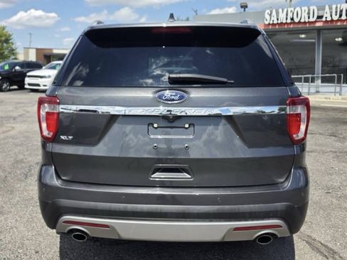 Used 2017 Ford Explorer XLT w/ Equipment Group 202A FWD image 12