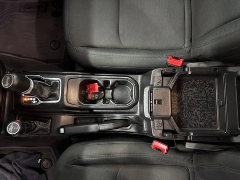 Used 2020 Jeep Wrangler Sport AWD/4WD image 30