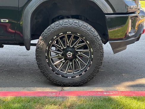 Used 2021 GMC Sierra 3500 AT4 w/ AT4 Premium Plus Package AWD/4WD image 4
