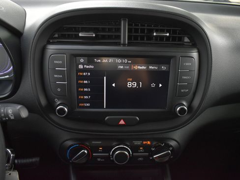 Used 2025 Kia Soul LX w/ LX Technology Package FWD image 24
