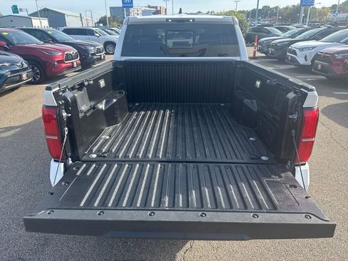 Used 2024 Toyota Tacoma TRD Off-Road image 4