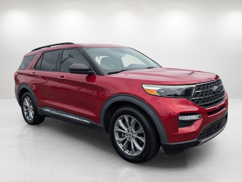 Used 2020 Ford Explorer XLT w/ Equipment Group 202A image 3
