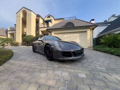 Used 2019 Porsche 911 Targa 4 GTS AWD/4WD image 2