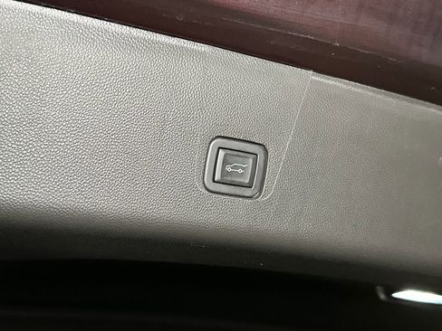 Used 2023 Chevrolet Traverse LT AWD/4WD image 7