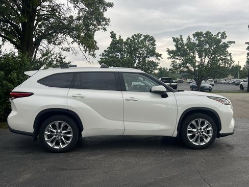 Used 2021 Toyota Highlander Limited image 4