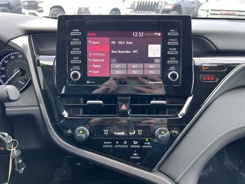 Used 2022 Toyota Camry SE image 18