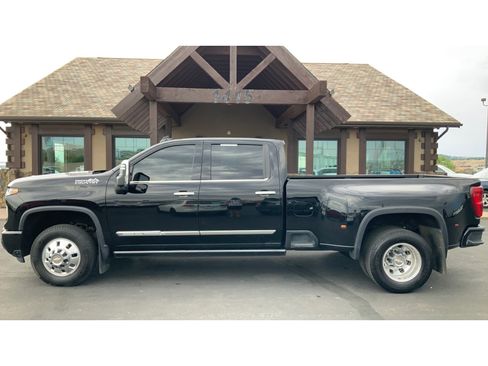 Used 2024 Chevrolet Silverado 3500 High Country w/ High Country Premium Package AWD/4WD image 1
