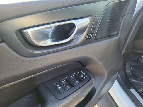 Used 2021 Volvo XC60 T5 Momentum w/ Advanced Package image 7
