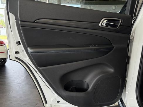 Used 2019 Jeep Grand Cherokee Laredo image 30