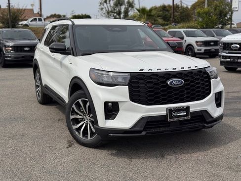 New 2026 Ford Explorer ST-Line image 2