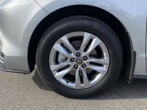 Certified 2024 Toyota Sienna Limited image 12