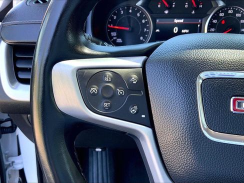 Used 2024 GMC Terrain SLT AWD/4WD image 18
