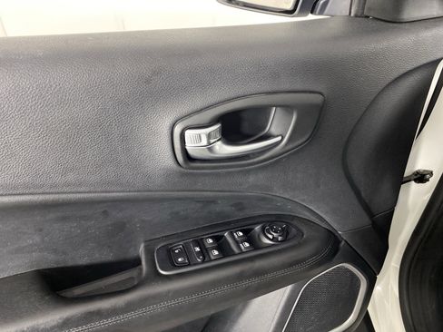 Used 2020 Jeep Compass Latitude AWD/4WD image 14
