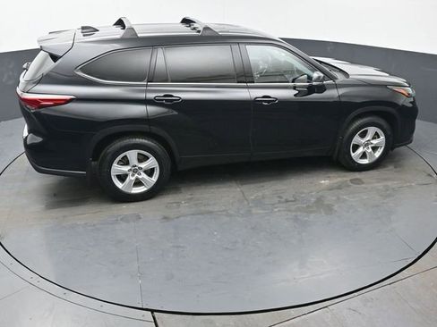Certified 2022 Toyota Highlander LE image 42
