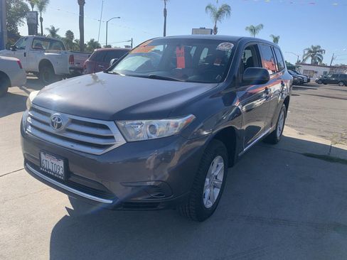 Used 2011 Toyota Highlander 2WD image 2
