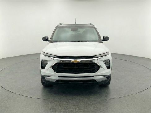 Used 2025 Chevrolet TrailBlazer LT image 2