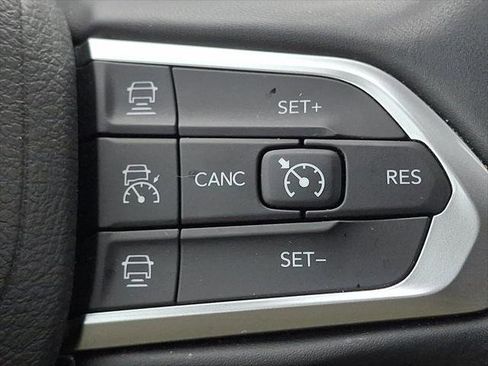 Used 2022 Jeep Compass Trailhawk w/ Trailhawk Convenience Group AWD/4WD image 23