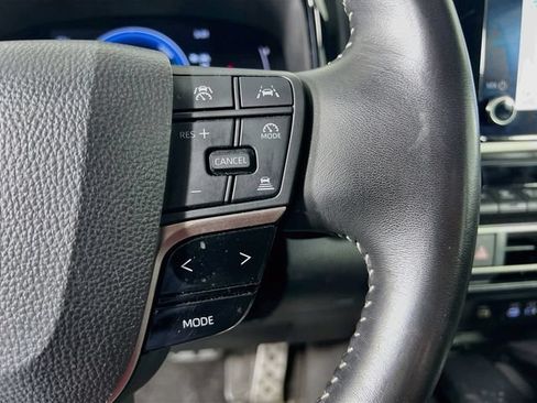 Used 2025 Toyota Camry SE FWD image 19