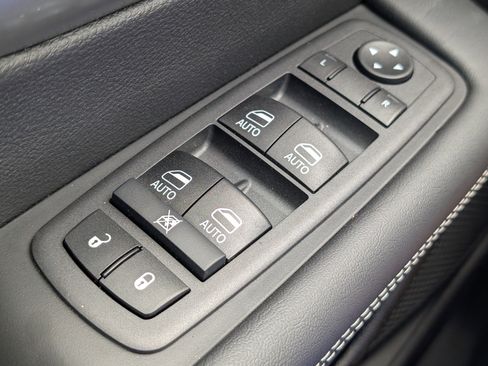 New 2026 Chrysler Pacifica Select FWD image 13