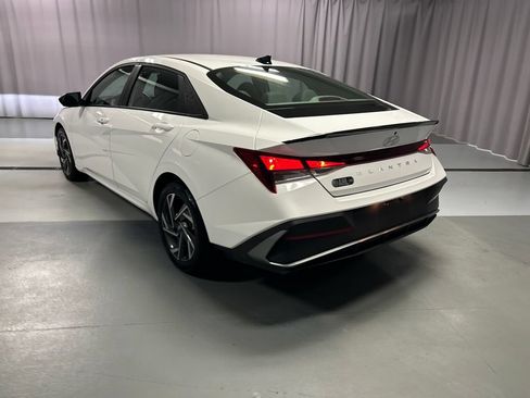 Used 2025 Hyundai Elantra Sport FWD image 5