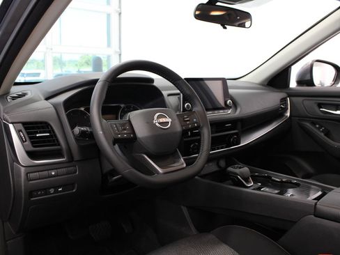 Used 2025 Nissan Rogue SV FWD image 13