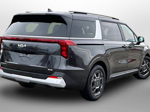 Used 2026 Kia Carnival EX image 11