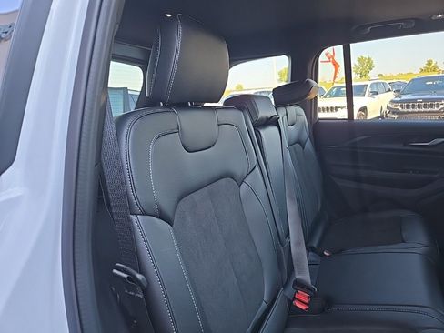 New 2025 Jeep Grand Cherokee Altitude image 78
