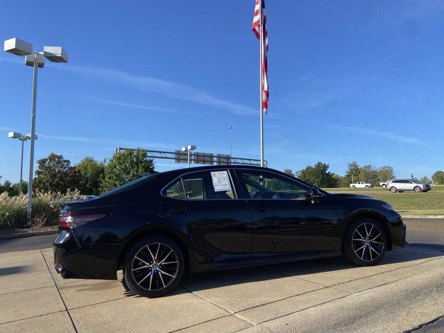 Used 2024 Toyota Camry SE FWD image 12