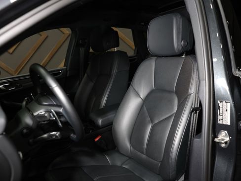 Used 2023 Porsche Macan image 18