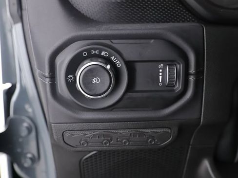 Used 2025 Jeep Wrangler Rubicon AWD/4WD image 21