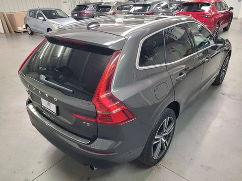 Used 2018 Volvo XC60 T5 Momentum w/ Vision Package AWD/4WD image 7