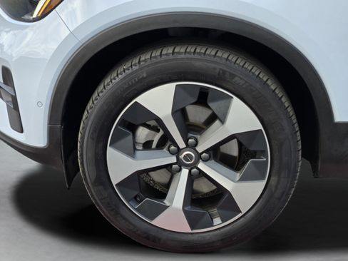 Used 2025 Volvo XC40 B5 Plus AWD/4WD image 39