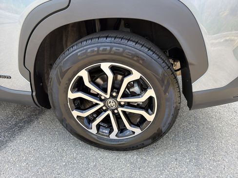 Used 2023 Toyota Corolla Cross S AWD/4WD image 19