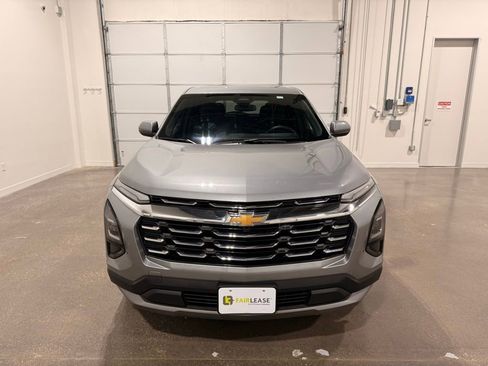 Used 2025 Chevrolet Equinox LT image 2