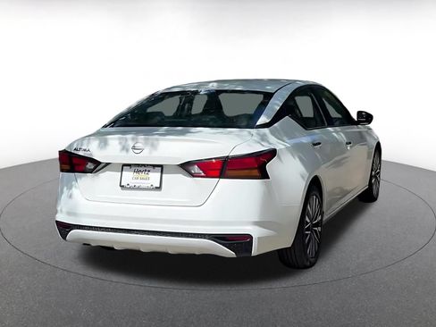 Used 2025 Nissan Altima 2.5 SV FWD image 14